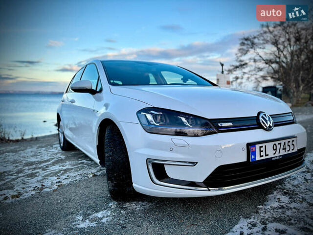 Белый Фольксваген e-Golf, объемом двигателя 0 л и пробегом 70 тыс. км за 5600 $, фото 1 на Automoto.ua