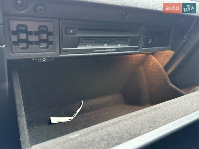 Белый Фольксваген e-Golf, объемом двигателя 0 л и пробегом 84 тыс. км за 11999 $, фото 47 на Automoto.ua