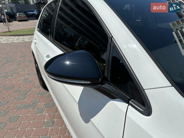 Белый Фольксваген e-Golf, объемом двигателя 0 л и пробегом 20 тыс. км за 15500 $, фото 23 на Automoto.ua
