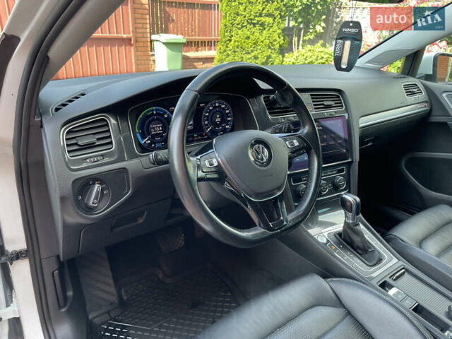 Белый Фольксваген e-Golf, объемом двигателя 0 л и пробегом 89 тыс. км за 14700 $, фото 23 на Automoto.ua