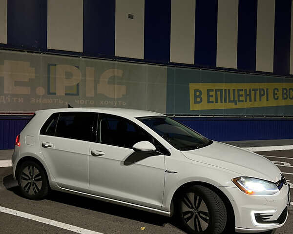 Білий Фольксваген e-Golf, об'ємом двигуна 0 л та пробігом 248 тис. км за 9500 $, фото 4 на Automoto.ua