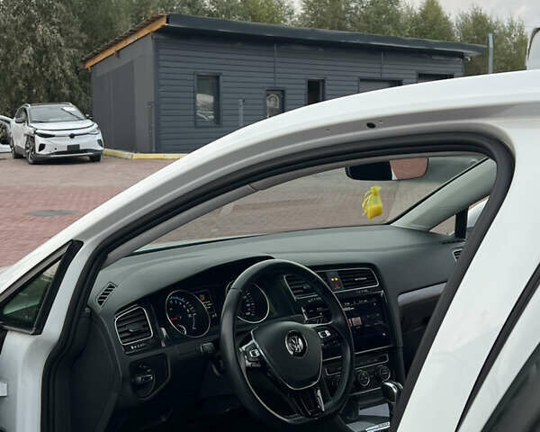 Білий Фольксваген e-Golf, об'ємом двигуна 0 л та пробігом 140 тис. км за 12500 $, фото 17 на Automoto.ua