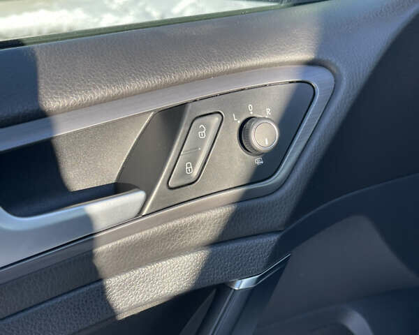 Белый Фольксваген e-Golf, объемом двигателя 0 л и пробегом 56 тыс. км за 11600 $, фото 11 на Automoto.ua