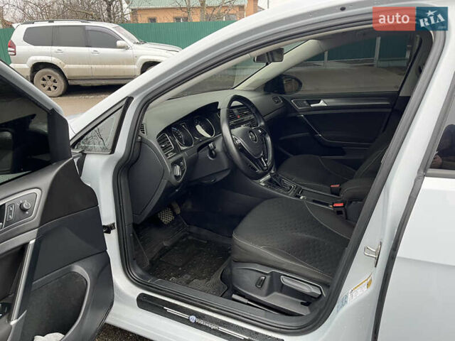 Белый Фольксваген e-Golf, объемом двигателя 0 л и пробегом 144 тыс. км за 12500 $, фото 8 на Automoto.ua