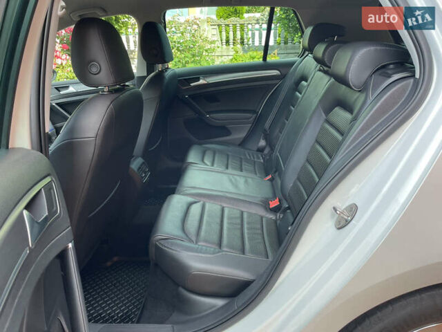 Белый Фольксваген e-Golf, объемом двигателя 0 л и пробегом 90 тыс. км за 14699 $, фото 15 на Automoto.ua