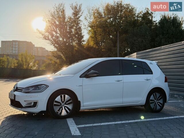 Белый Фольксваген e-Golf, объемом двигателя 0 л и пробегом 132 тыс. км за 12300 $, фото 4 на Automoto.ua