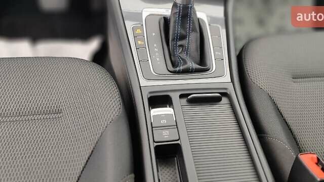 Белый Фольксваген e-Golf, объемом двигателя 0 л и пробегом 89 тыс. км за 12999 $, фото 17 на Automoto.ua