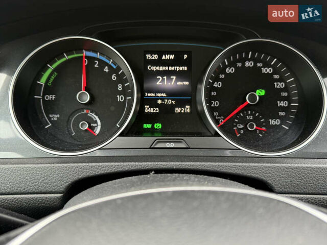 Белый Фольксваген e-Golf, объемом двигателя 0 л и пробегом 84 тыс. км за 11999 $, фото 16 на Automoto.ua