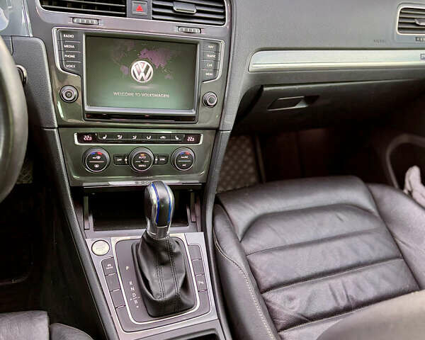 Белый Фольксваген e-Golf, объемом двигателя 0 л и пробегом 70 тыс. км за 5600 $, фото 8 на Automoto.ua