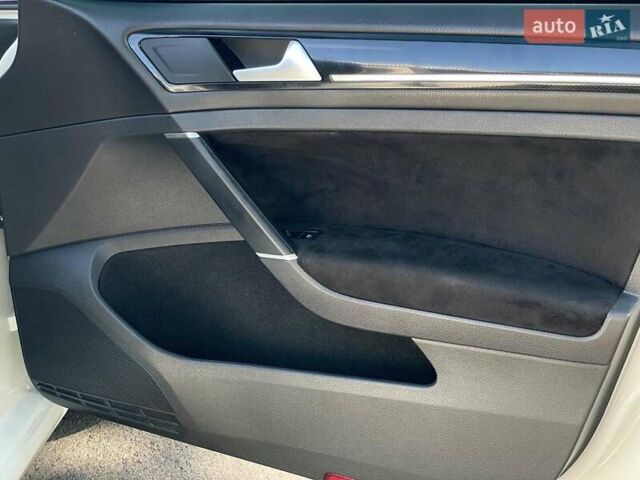 Білий Фольксваген e-Golf, об'ємом двигуна 0 л та пробігом 110 тис. км за 13530 $, фото 16 на Automoto.ua