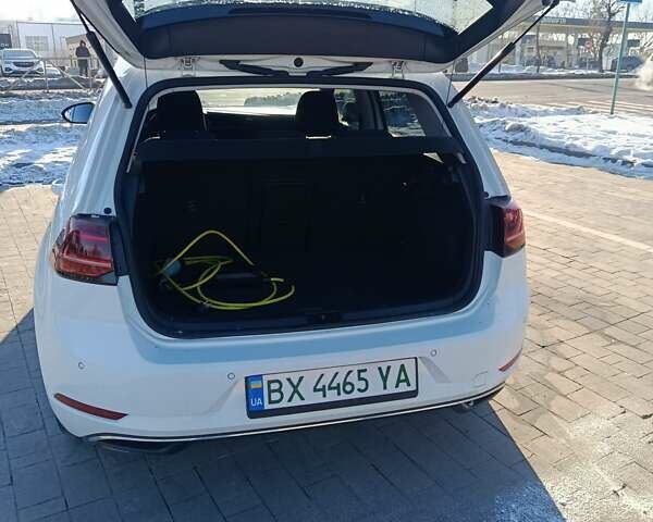 Белый Фольксваген e-Golf, объемом двигателя 0 л и пробегом 167 тыс. км за 12900 $, фото 5 на Automoto.ua