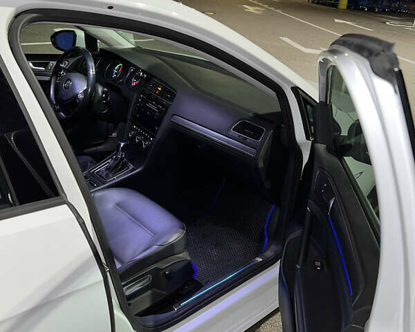 Білий Фольксваген e-Golf, об'ємом двигуна 0 л та пробігом 248 тис. км за 9500 $, фото 11 на Automoto.ua