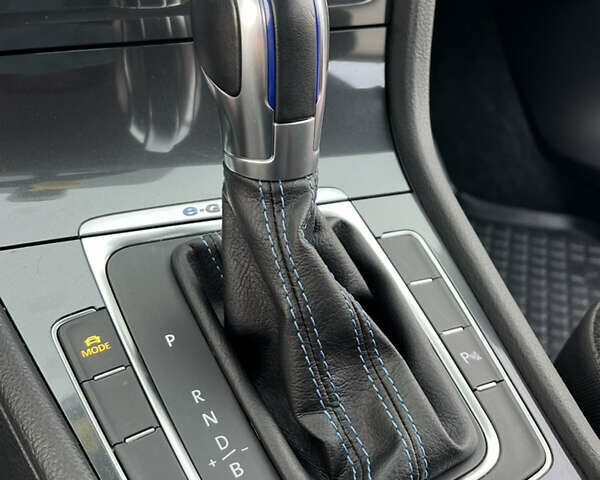 Білий Фольксваген e-Golf, об'ємом двигуна 0 л та пробігом 140 тис. км за 12500 $, фото 31 на Automoto.ua