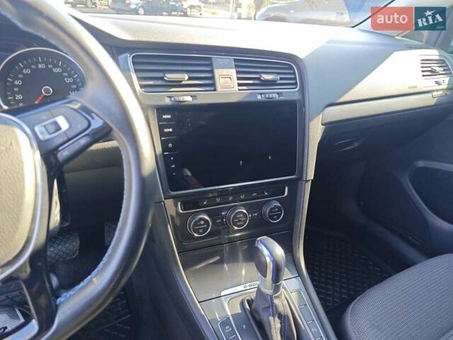 Білий Фольксваген e-Golf, об'ємом двигуна 0 л та пробігом 96 тис. км за 13150 $, фото 20 на Automoto.ua