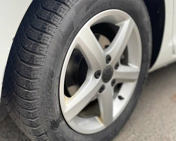 Білий Фольксваген e-Golf, об'ємом двигуна 0 л та пробігом 154 тис. км за 13200 $, фото 16 на Automoto.ua