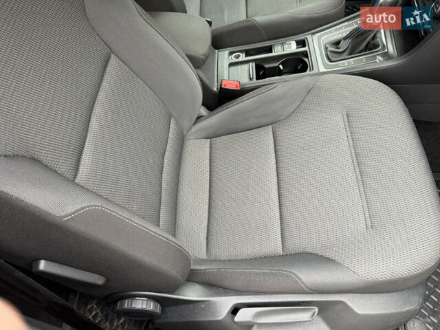 Белый Фольксваген e-Golf, объемом двигателя 0 л и пробегом 84 тыс. км за 11999 $, фото 34 на Automoto.ua