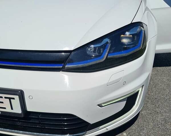 Белый Фольксваген e-Golf, объемом двигателя 0 л и пробегом 136 тыс. км за 19500 $, фото 5 на Automoto.ua
