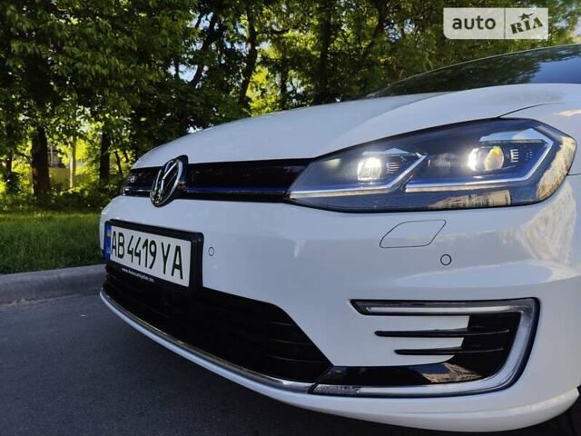 Белый Фольксваген e-Golf, объемом двигателя 0 л и пробегом 119 тыс. км за 14950 $, фото 8 на Automoto.ua