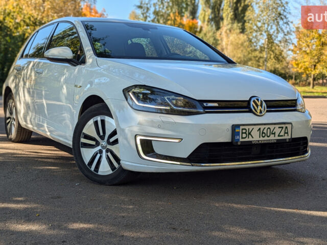 Белый Фольксваген e-Golf, объемом двигателя 0 л и пробегом 149 тыс. км за 11800 $, фото 3 на Automoto.ua