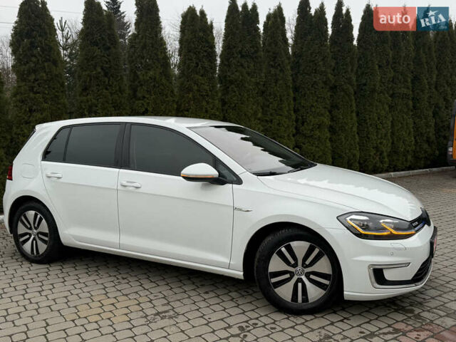 Белый Фольксваген e-Golf, объемом двигателя 0 л и пробегом 97 тыс. км за 11555 $, фото 14 на Automoto.ua