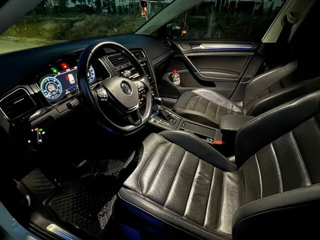 Белый Фольксваген e-Golf, объемом двигателя 0 л и пробегом 139 тыс. км за 13000 $, фото 9 на Automoto.ua