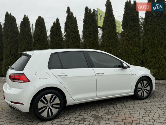 Белый Фольксваген e-Golf, объемом двигателя 0 л и пробегом 97 тыс. км за 11555 $, фото 19 на Automoto.ua