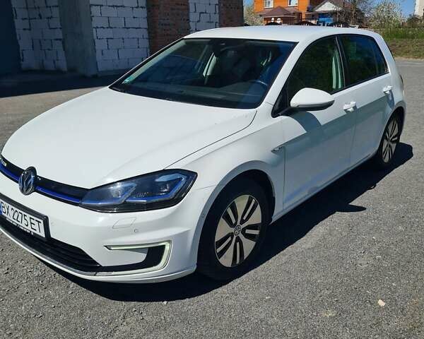 Белый Фольксваген e-Golf, объемом двигателя 0 л и пробегом 136 тыс. км за 19500 $, фото 4 на Automoto.ua