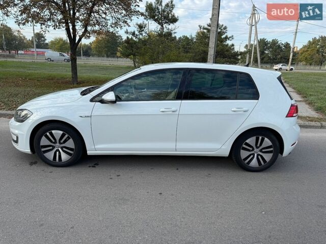 Белый Фольксваген e-Golf, объемом двигателя 0 л и пробегом 156 тыс. км за 13700 $, фото 4 на Automoto.ua