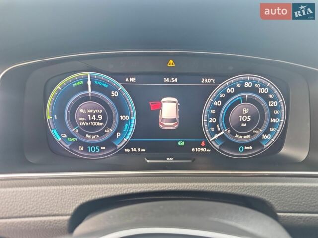 Білий Фольксваген e-Golf, об'ємом двигуна 0 л та пробігом 61 тис. км за 13450 $, фото 3 на Automoto.ua