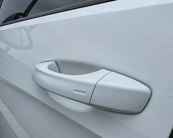 Белый Фольксваген e-Golf, объемом двигателя 0 л и пробегом 76 тыс. км за 12300 $, фото 8 на Automoto.ua