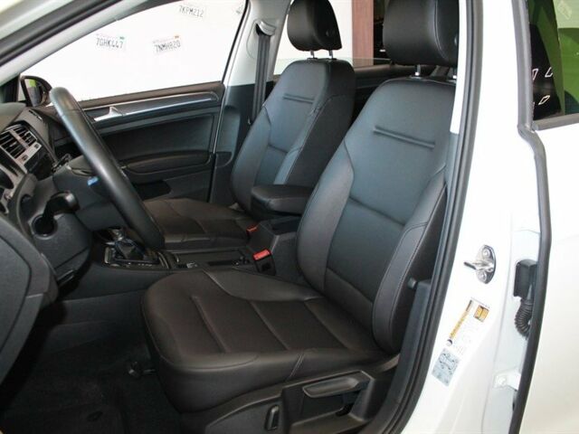 Белый Фольксваген e-Golf, объемом двигателя 0 л и пробегом 6 тыс. км за 36200 $, фото 8 на Automoto.ua