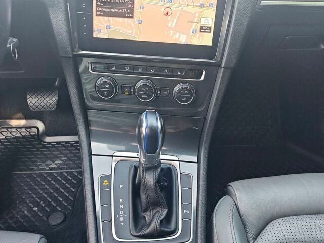 Білий Фольксваген e-Golf, об'ємом двигуна 0 л та пробігом 61 тис. км за 13450 $, фото 17 на Automoto.ua