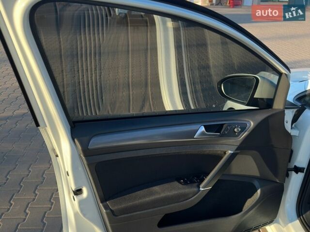 Білий Фольксваген e-Golf, об'ємом двигуна 0 л та пробігом 176 тис. км за 12650 $, фото 2 на Automoto.ua