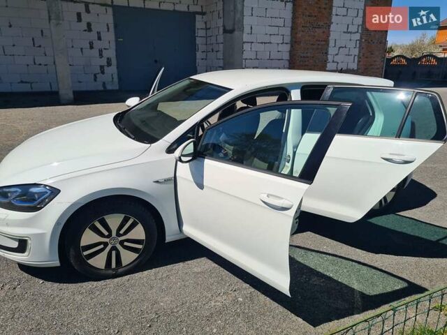 Белый Фольксваген e-Golf, объемом двигателя 0 л и пробегом 136 тыс. км за 19500 $, фото 9 на Automoto.ua
