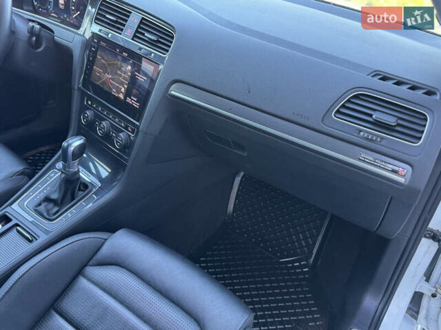 Білий Фольксваген e-Golf, об'ємом двигуна 0 л та пробігом 197 тис. км за 11999 $, фото 29 на Automoto.ua