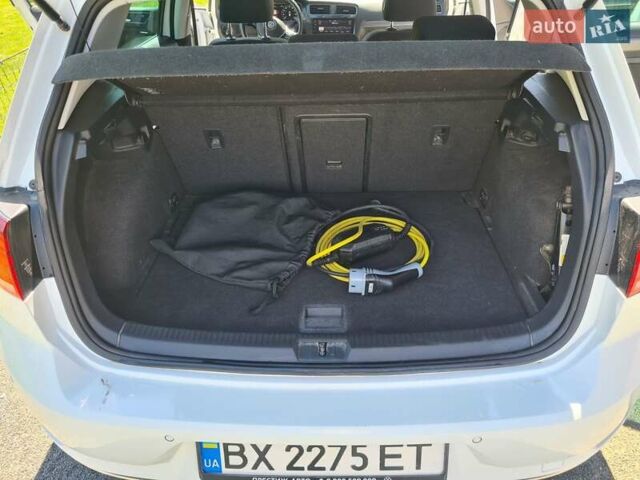 Белый Фольксваген e-Golf, объемом двигателя 0 л и пробегом 136 тыс. км за 19500 $, фото 12 на Automoto.ua
