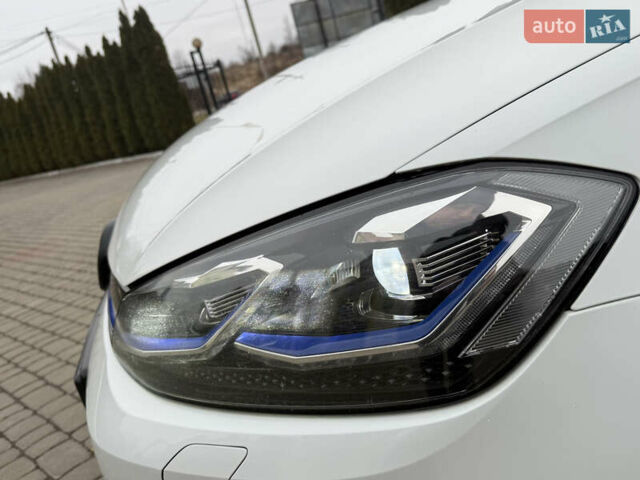 Белый Фольксваген e-Golf, объемом двигателя 0 л и пробегом 97 тыс. км за 11555 $, фото 9 на Automoto.ua