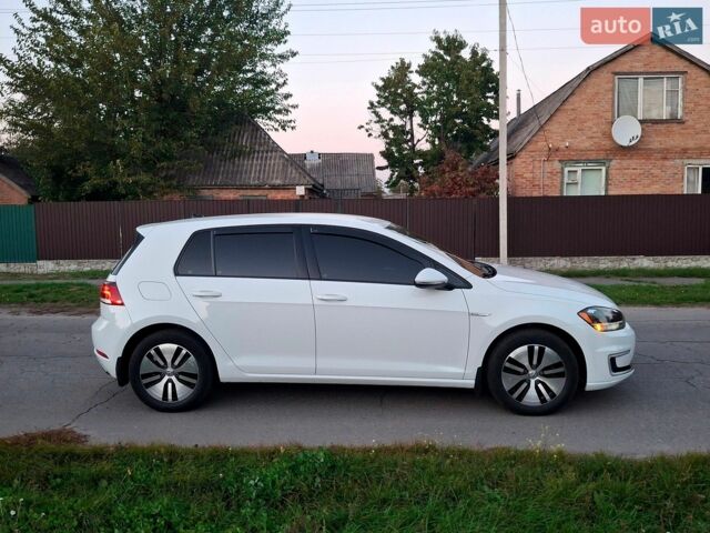 Белый Фольксваген e-Golf, объемом двигателя 0 л и пробегом 125 тыс. км за 11950 $, фото 2 на Automoto.ua
