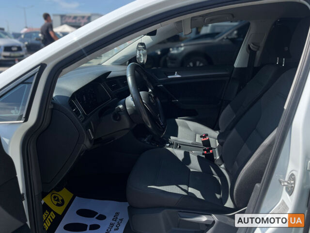 Белый Фольксваген e-Golf, объемом двигателя 36 л и пробегом 118 тыс. км за 15500 $, фото 11 на Automoto.ua