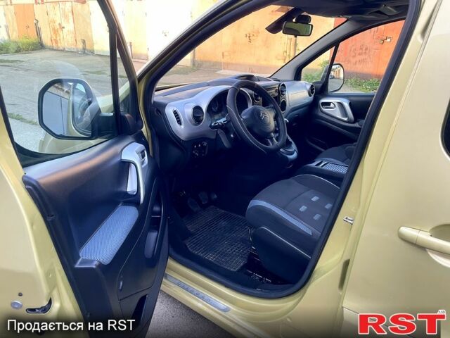 Белый Фольксваген e-Golf, объемом двигателя 0 л и пробегом 137 тыс. км за 13200 $, фото 27 на Automoto.ua