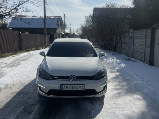 Белый Фольксваген e-Golf, объемом двигателя 0 л и пробегом 167 тыс. км за 12500 $, фото 5 на Automoto.ua