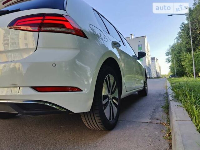 Белый Фольксваген e-Golf, объемом двигателя 0 л и пробегом 119 тыс. км за 14950 $, фото 43 на Automoto.ua