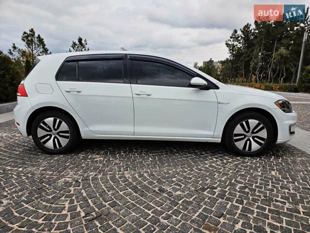 Белый Фольксваген e-Golf, объемом двигателя 0 л и пробегом 101 тыс. км за 12499 $, фото 1 на Automoto.ua