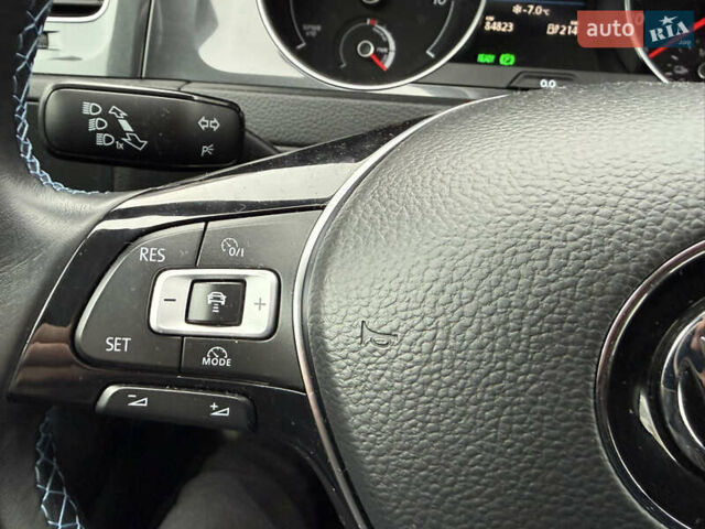 Белый Фольксваген e-Golf, объемом двигателя 0 л и пробегом 84 тыс. км за 11999 $, фото 22 на Automoto.ua