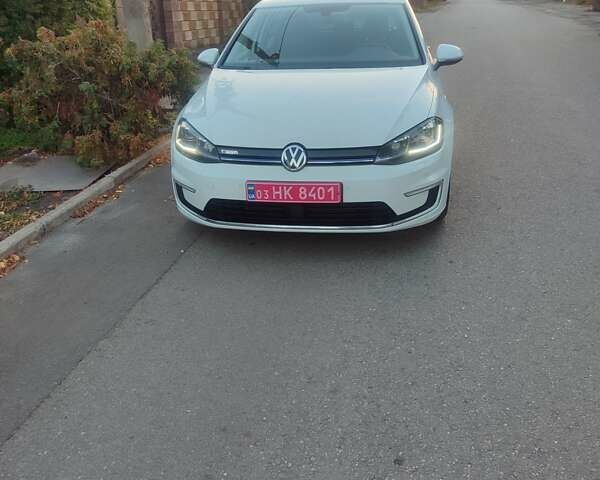 Белый Фольксваген e-Golf, объемом двигателя 0 л и пробегом 142 тыс. км за 12950 $, фото 3 на Automoto.ua