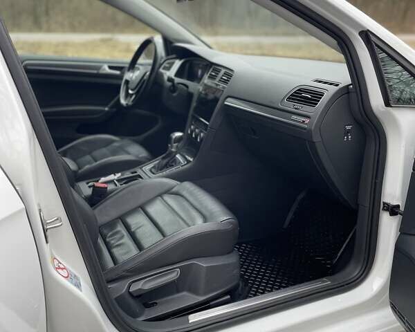 Білий Фольксваген e-Golf, об'ємом двигуна 0 л та пробігом 154 тис. км за 13200 $, фото 10 на Automoto.ua