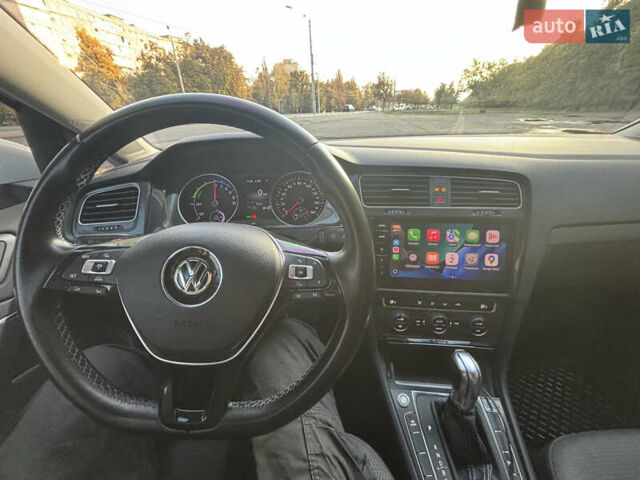 Белый Фольксваген e-Golf, объемом двигателя 0 л и пробегом 169 тыс. км за 12900 $, фото 3 на Automoto.ua