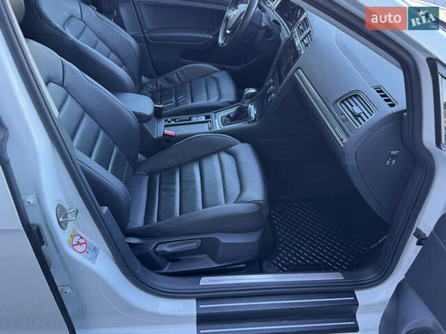 Білий Фольксваген e-Golf, об'ємом двигуна 0 л та пробігом 197 тис. км за 11999 $, фото 27 на Automoto.ua