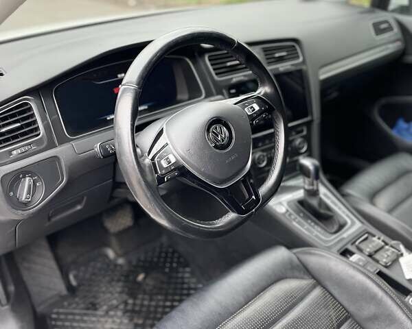 Білий Фольксваген e-Golf, об'ємом двигуна 0 л та пробігом 154 тис. км за 13200 $, фото 26 на Automoto.ua