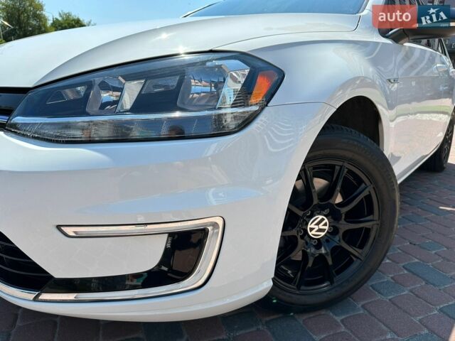 Белый Фольксваген e-Golf, объемом двигателя 0 л и пробегом 50 тыс. км за 11500 $, фото 23 на Automoto.ua